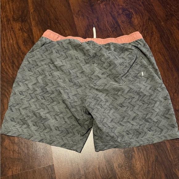 Vuori shorts no size tag fits XL - Picture 4 of 6